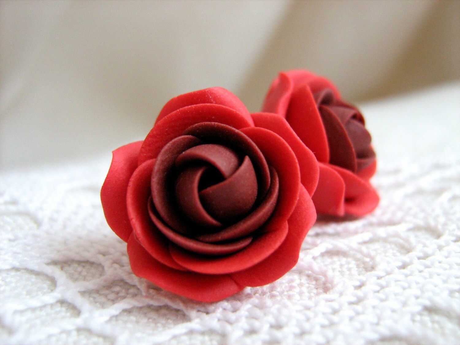 Ohrringe Aus Fimo - Rote Rose Blume Ohrstecker Ohrringe Aus Fimo - Rote Rose Blume Ohrstecker von KaoriPearlRose