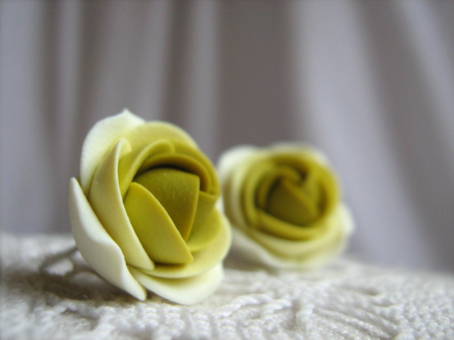 Ohrringe Aus Fimo - Schattierungen Von Grün Wasabi Rose Blume Ohrstecker Ohrringe Aus Fimo - Schattierungen Von Grün Wasabi Rose Blume Ohrstecker von KaoriPearlRose