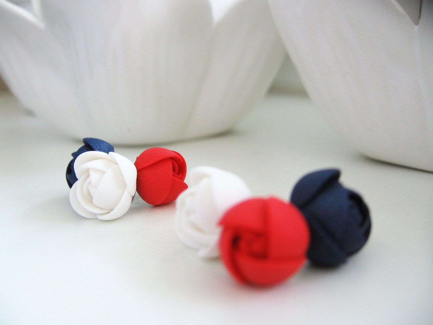 Ohrringe Aus Fimo Set - Rot-Weiß-Navy Blue Rose Ohrstecker Ohrringe Aus Fimo Set - Rot-Weiß-Navy Blue Rose Ohrstecker von KaoriPearlRose