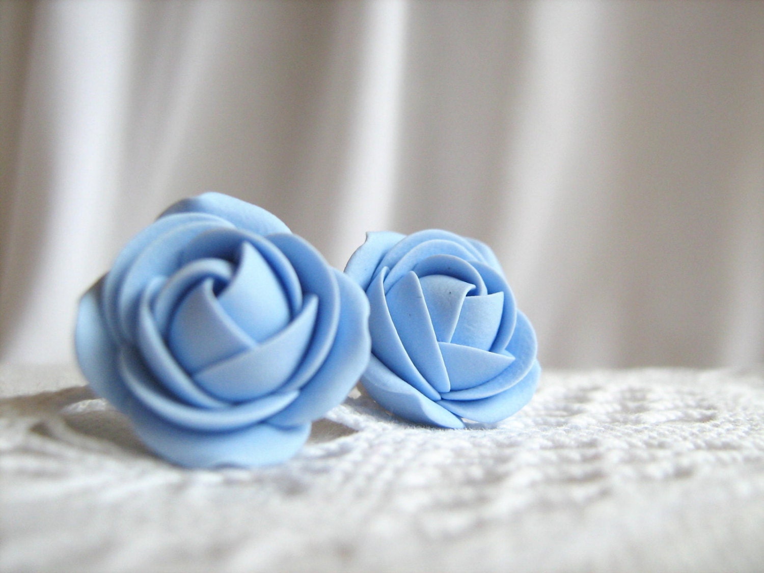 Zenith Blaue Rose Blumen Ohrstecker, Fimo Ohrringe Zenith Blaue Rose Blumen Ohrstecker, Fimo Ohrringe von KaoriPearlRose