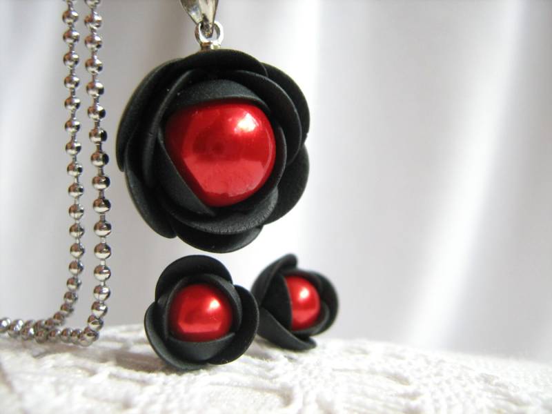 Schwarze Und Rote Rose Blume Fimo Set Schwarze Und Rote Rose Blume Fimo Set von KaoriPearlRose