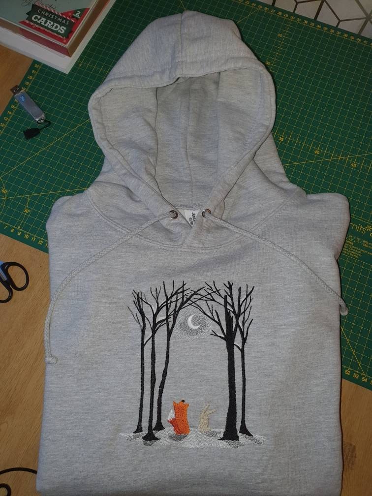 Winternacht Motiv Bestickter Hoody Mit Fuchs Und Hase in Gr. Xs-3Xl Angefertigt von KaosCreations2015