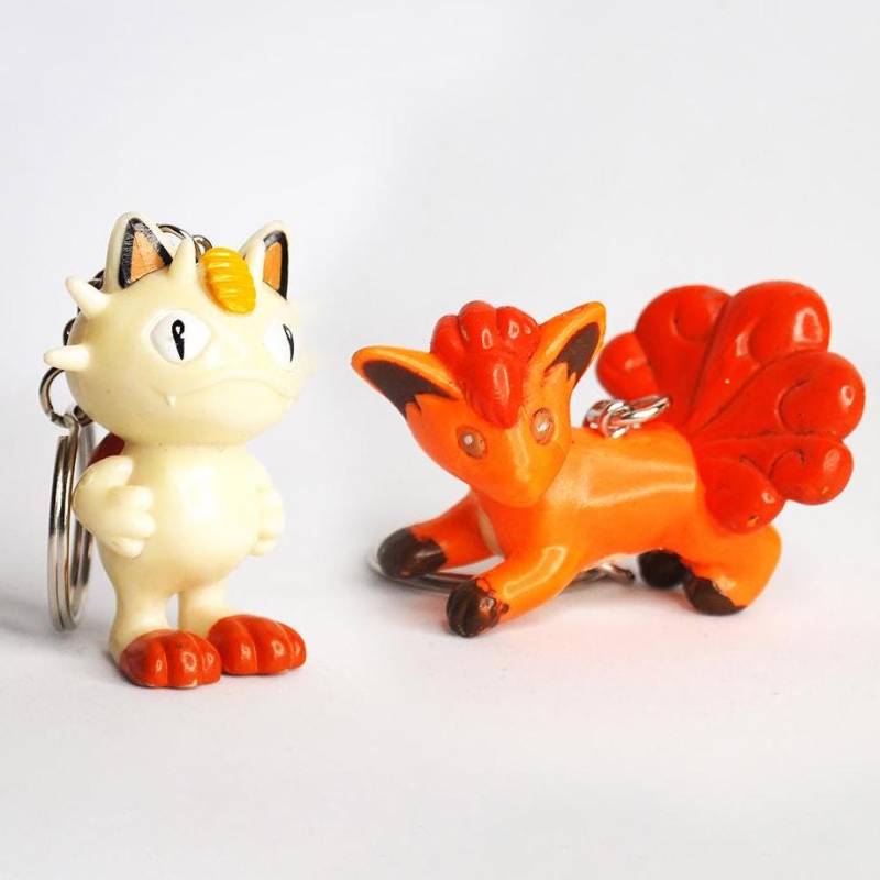 Handgemachter Vintage Schlüsselanhänger Jugong Mauzi Vulpix Rettan Lanyard Charm Videospiel Figur Retro Geschenk Accessoire von KaosKimsThings