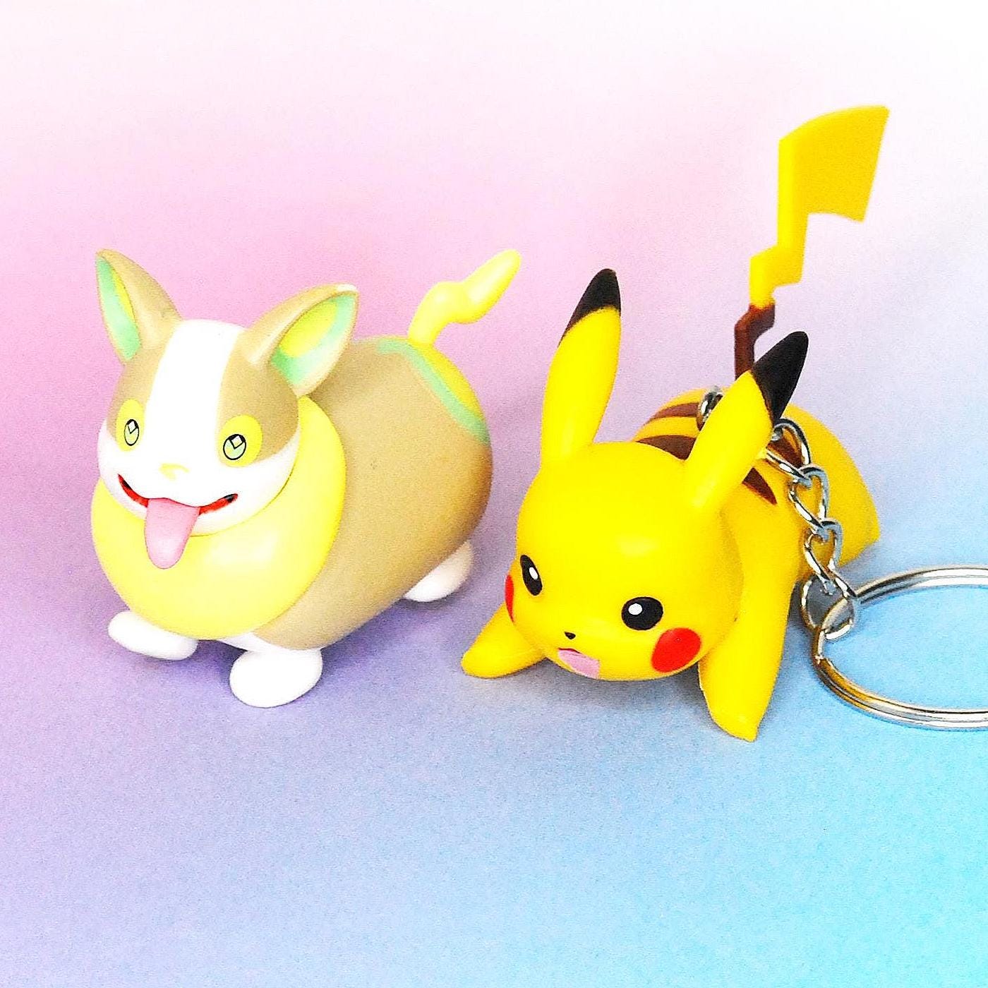 Voldi Pikachu, Handgemachter Monster Schlüsselanhänger, Taschen Charm Videospiel Figur, Gamer Geschenk, Accessoires, Nostalgisch von KaosKimsThings