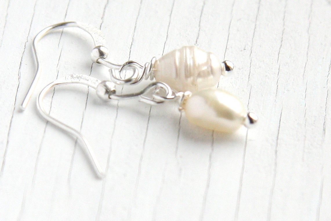 Im Urlaub, Boho Champagner Weiß Süßwasserperle Ohrringe Sterling Silber Hochzeit Brautjungfern Für Sie Im Urlaub, Boho Champagner Weiß Süßwasserperle Ohrringe Sterling Silber Hochzeit Brautjungfern Für Sie von KapKaDesign