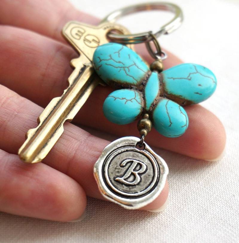 Im Urlaub Blauer Türkis Schmetterling Schlüsselanhänger, Personalisierter Initial Keychain, Custom Wachs Siegel Charm Im Urlaub Blauer Türkis Schmetterling Schlüsselanhänger, Personalisierter Initial Keychain, Custom Wachs Siegel Charm von KapKaDesign