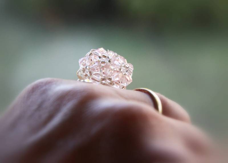 Im Urlaub Blush Pink Blume Ring Perlen Statement Gewebte Rosa Kristall Rocailles Perlen Ring von KapKaDesign