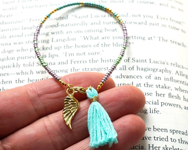 Im Urlaub Mint Quaste Armband Dünnes Gold Perlen Engelsflügel Charme Boho Freundschafts Minimal Im Urlaub Mint Quaste Armband Dünnes Gold Perlen Engelsflügel Charme Boho Freundschafts Minimal von KapKaDesign