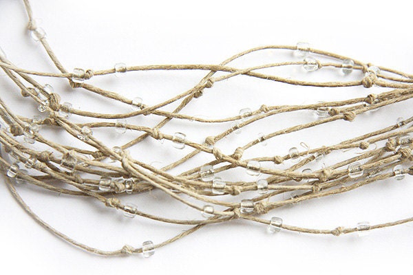 Im Urlaub Natürliche Weiche Hanfseil-Halskette, Zierliche Glasperle, Umweltfreundliche Handwerker-Halskette Rustikale Boho Multi Strand-Faser von KapKaDesign