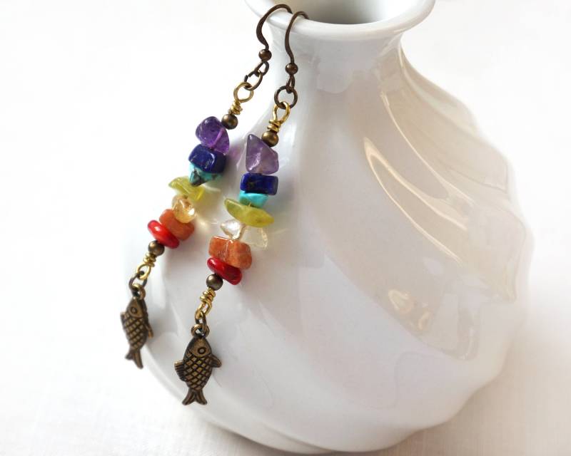 Regenbogen Forelle Ohrringe, Boho Birthstone Bunte Edelstein Handwerker Heilende Chakra Steine von KapKaDesign