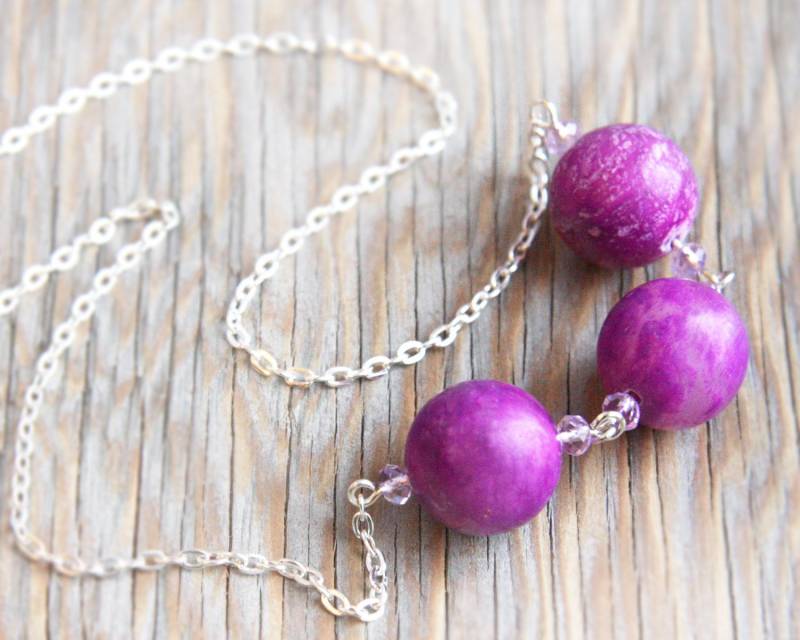 Im Urlaub Rosa Lila Stein Perlen Halskette Mikro-Facettierte Alexandrit Edelsteine Sterling Silber Kette Moderne Fuchsia Im Urlaub Rosa Lila Stein Perlen Halskette Mikro-Facettierte Alexandrit Edelsteine Sterling Silber Kette Moderne Fuchsia von KapKaDesign