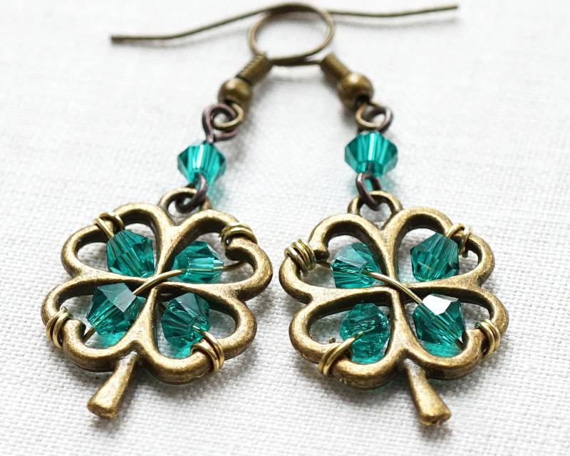 Im Urlaub St Patricks Day Ohrringe 4 Blatt Klee Kleeblatt Schmuck Irish Shamrock Good Luck Charm Green Crystal Im Urlaub St Patricks Day Ohrringe 4 Blatt Klee Kleeblatt Schmuck Irish Shamrock Good Luck Charm Green Crystal von KapKaDesign