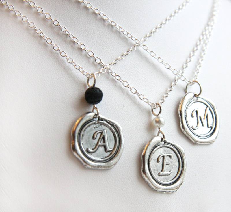 Initial Halskette Personalisierte Zierliche Sterling Silber Kette Wachssiegel Buchstabe Unisex Geschenk Für Männer Benutzerdefinierte von KapKaDesign