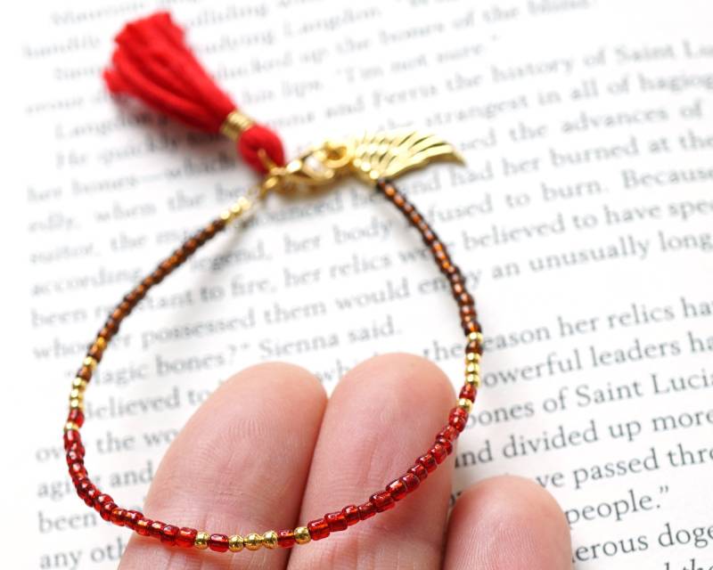 On Vacation Braun Und Rot Quaste Armband Dünne Gold Perlen Engel Flügel Charme Boho Freundschaft Winzigen Rocailles Perlenarmband Minimal On Vacation Braun Und Rot Quaste Armband Dünne Gold Perlen Engel Flügel Charme Boho Freundschaft Winzigen Rocailles Perlenarmband Minimal von KapKaDesign