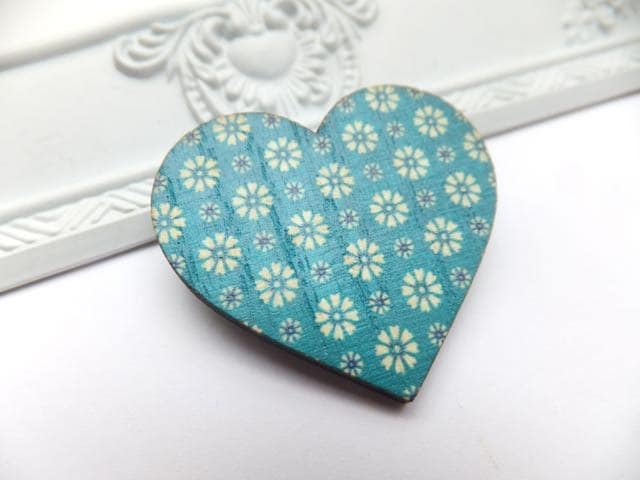 Türkisfarbene Blumen Brosche Herz Aus Holz von Kapalau