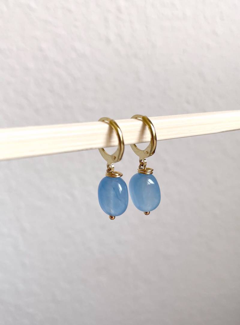 Blaue Ohrringe 18K Vergoldete Huggie Creolen von KapellaStudios