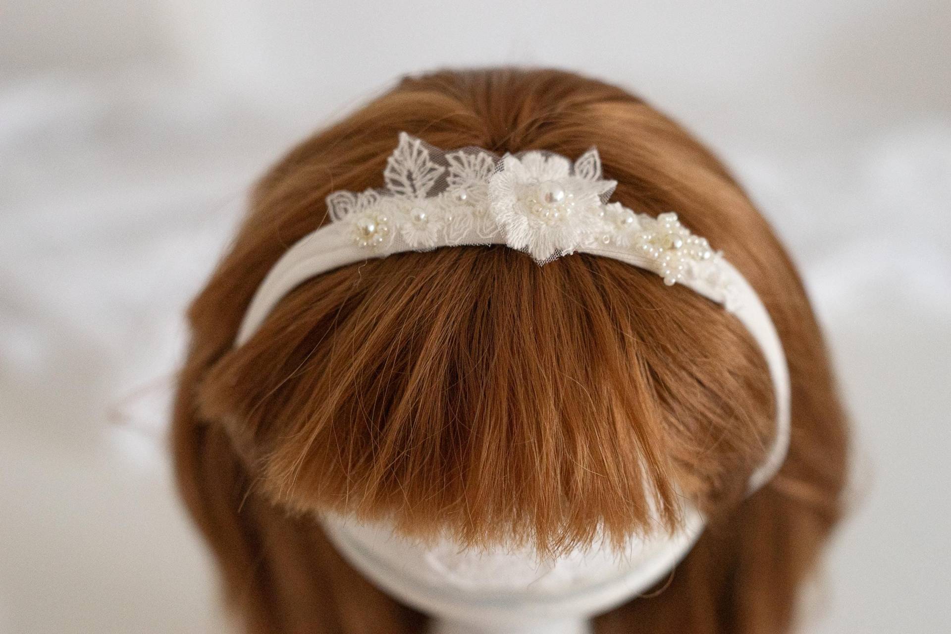 Haarband Baby Taufe/ Mädchen Outfit Hochzeit/ Kinderfotos Requisiten/ Fotoaccessoires/ Newborn Props/ Haarreif Kinder/ Perlen Stirnband Haarband Baby Taufe/ Mädchen Outfit Hochzeit/ Kinderfotos Requisiten/ Fotoaccessoires/ Newborn Props/ Haarreif Kinder/ Perlen Stirnband von KaraBabyShop
