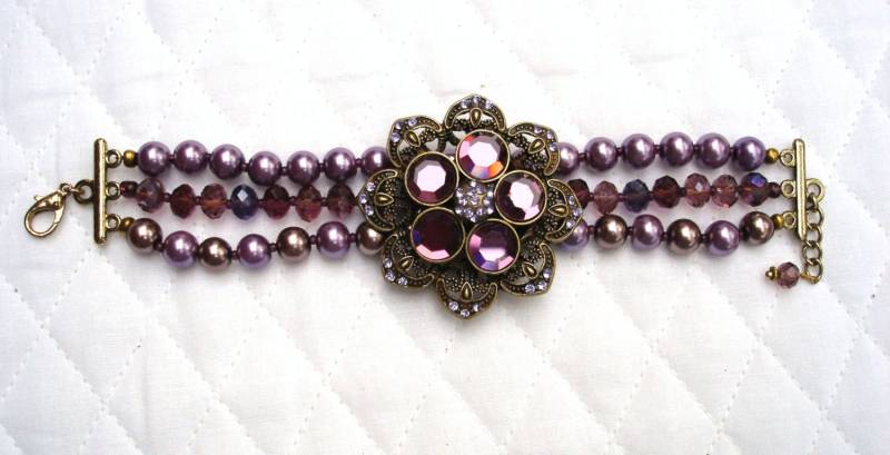 3 Stränge Perlen Und Kristallen Armband Mit Brosche von KaraMazaniDesign