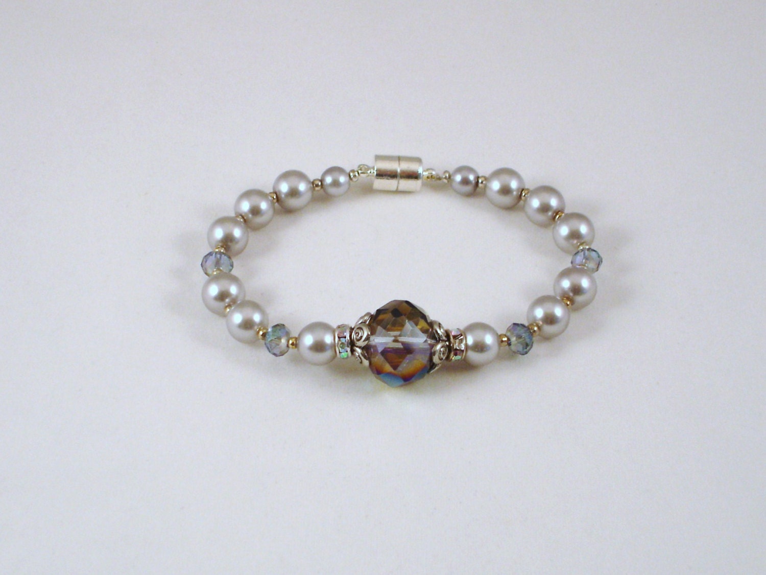 Armband Perlen Und Kristallen Armband Perlen Und Kristallen von KaraMazaniDesign