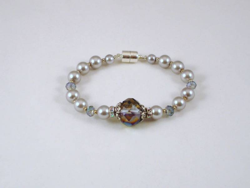 Armband Perlen Und Kristallen Armband Perlen Und Kristallen von KaraMazaniDesign