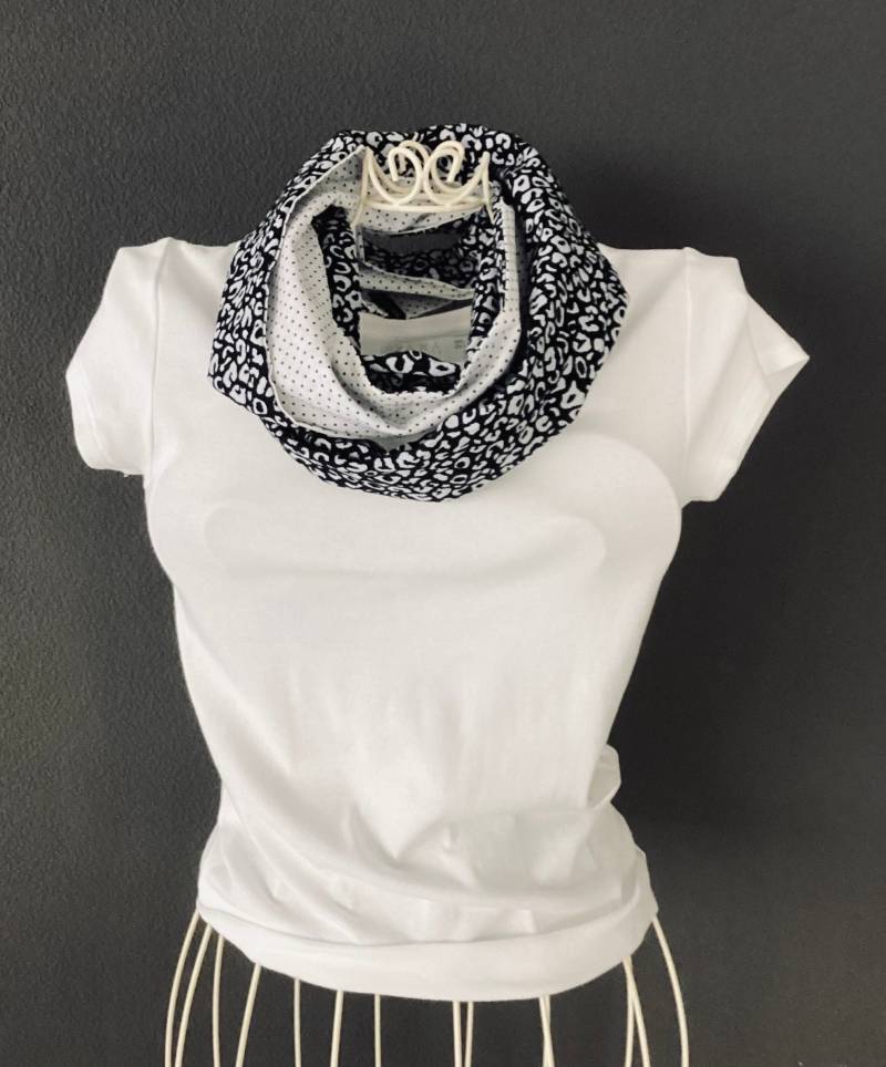 Leichter Loopschal Damen Leo-Muster Loop Viskose Jacquard Schlauchschal Kuschelschal Kuschelloop von KaraModeDesign