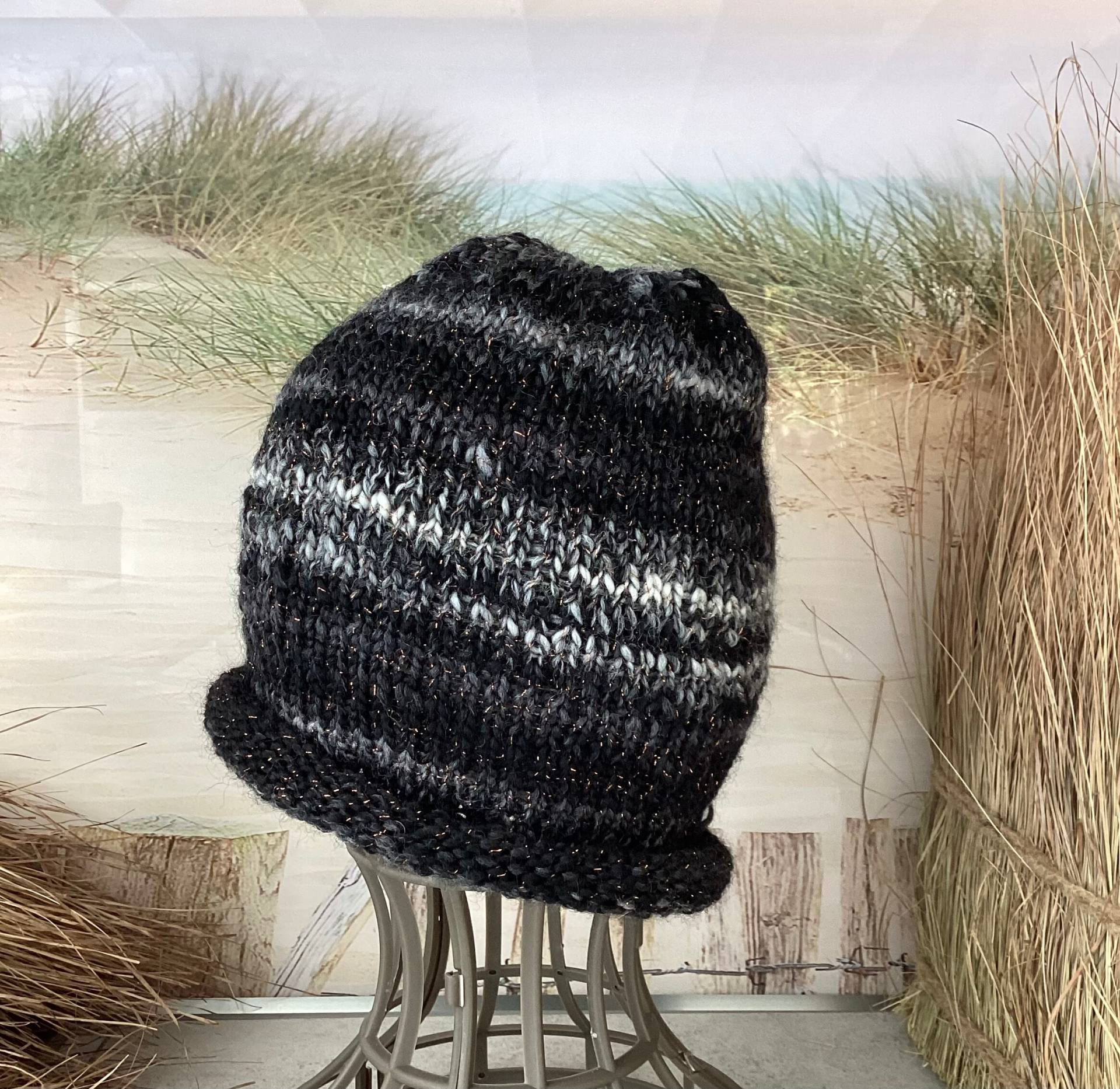 Mütze Slouchy Beanie Warme Chemomütze Handgestrickt Mit Rollrand Aus Lana Grossa Merinowolle in Retrofarben Dezentem Glitzereffekt Mütze Slouchy Beanie Warme Chemomütze Handgestrickt Mit Rollrand Aus Lana Grossa Merinowolle in Retrofarben Dezentem Glitzereffekt von KaraModeDesign