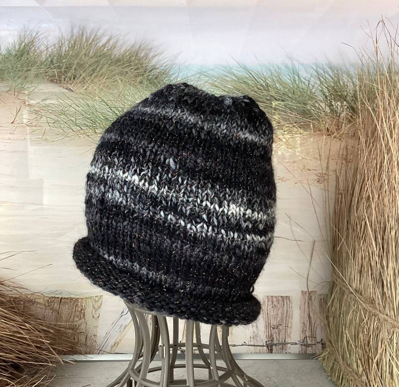 Mütze Slouchy Beanie Warme Chemomütze Handgestrickt Mit Rollrand Aus Lana Grossa Merinowolle in Retrofarben Dezentem Glitzereffekt von KaraModeDesign