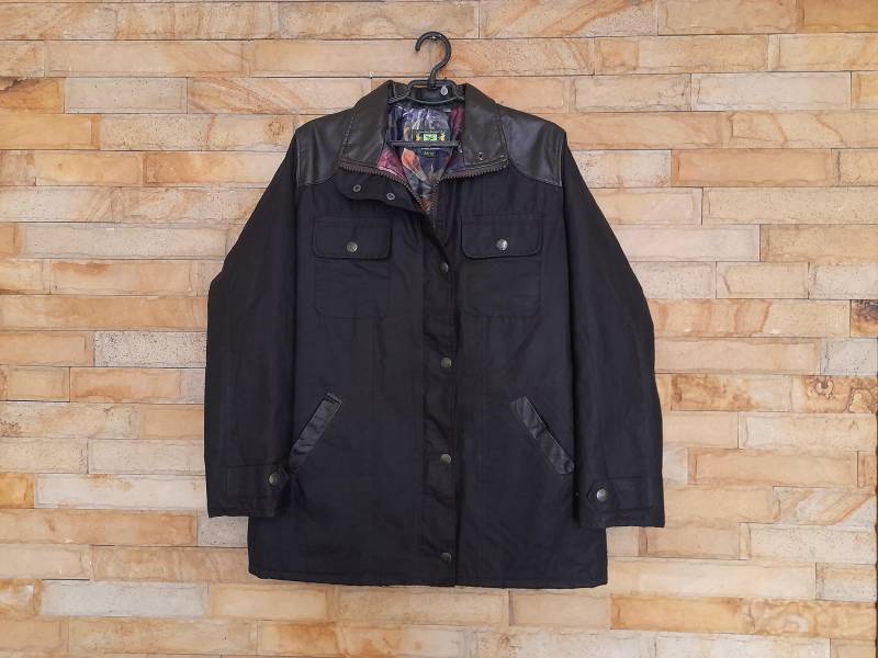 Vintage Made in England Wachsjacke, Große Damengröße, Black Cherrys Raincoat Outdoorjacke, Windbreaker Oil-Waxed Jacke Vintage Made in England Wachsjacke, Große Damengröße, Black Cherrys Raincoat Outdoorjacke, Windbreaker Oil-Waxed Jacke von KaramelkaTreasures