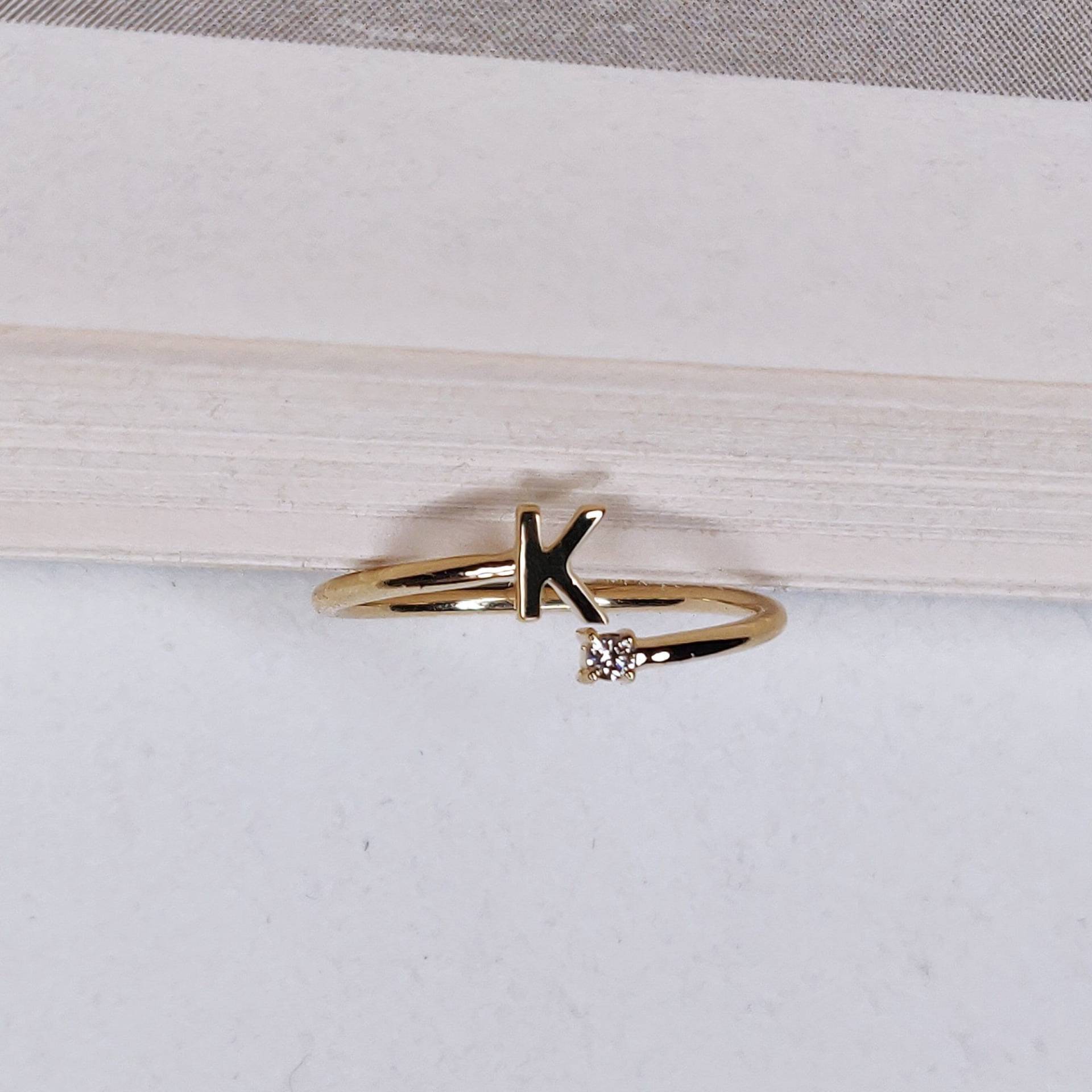 14K Dainty Gold Personalisierte Buchstabe K Ring Mit Natürlichen Diamant, Handgemachte Alphabet Schmuck Geschenk Für Frauen, Diamant Anfangsring von KaranaJewels