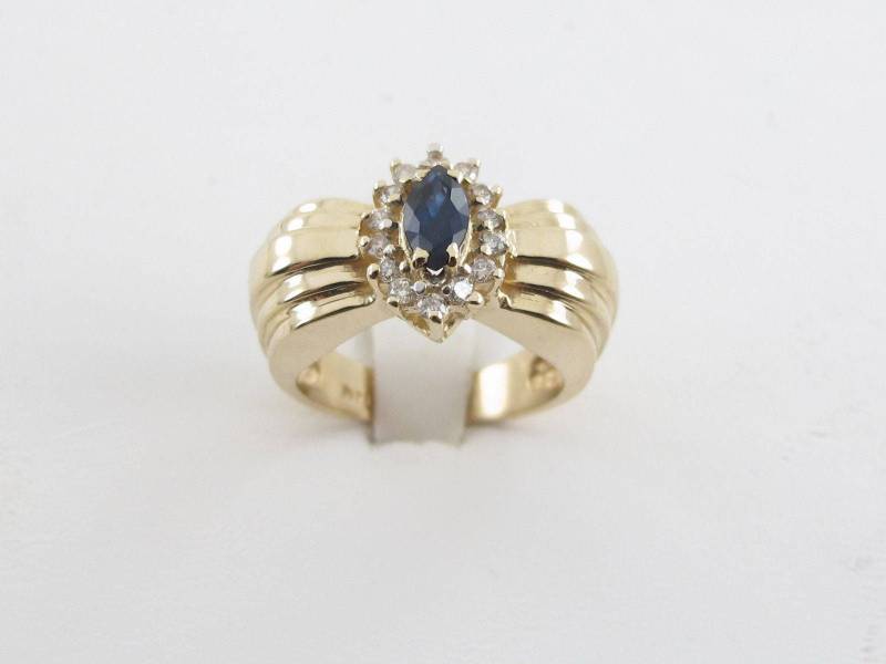 14K Gelbgold Diamant Und Saphir Ring von Karatcaratjewelry