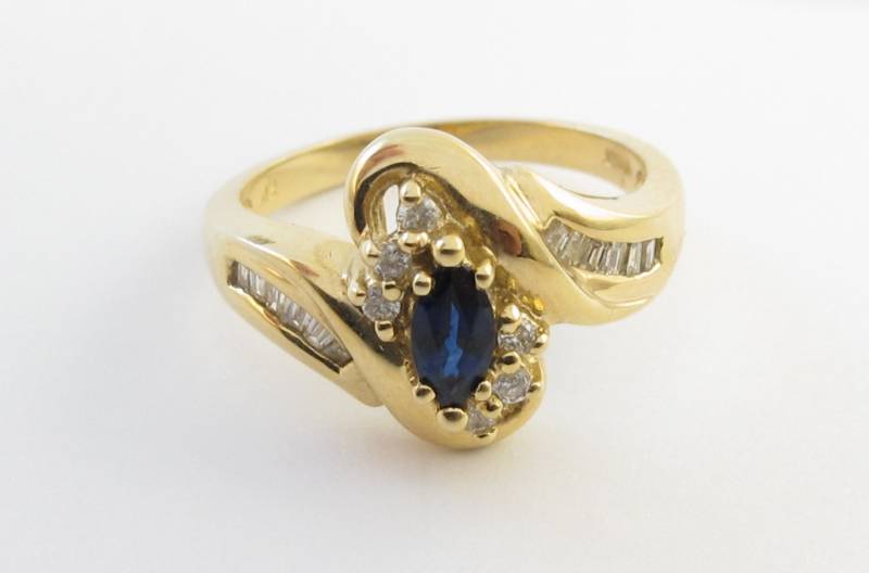 14K Gelbgold Diamant Und Saphir Ring von Karatcaratjewelry