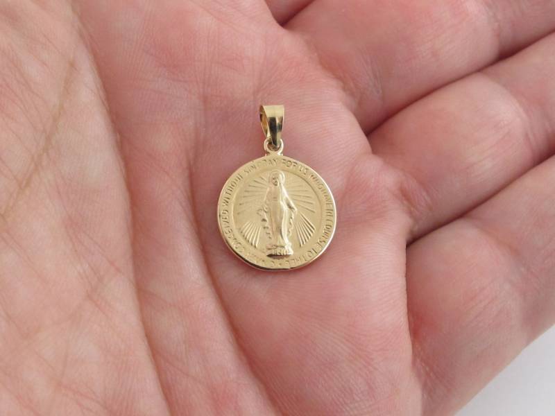 14K Gelbgold Jungfrau Maria Anhänger Zierlicher Religiöser Charme von Karatcaratjewelry