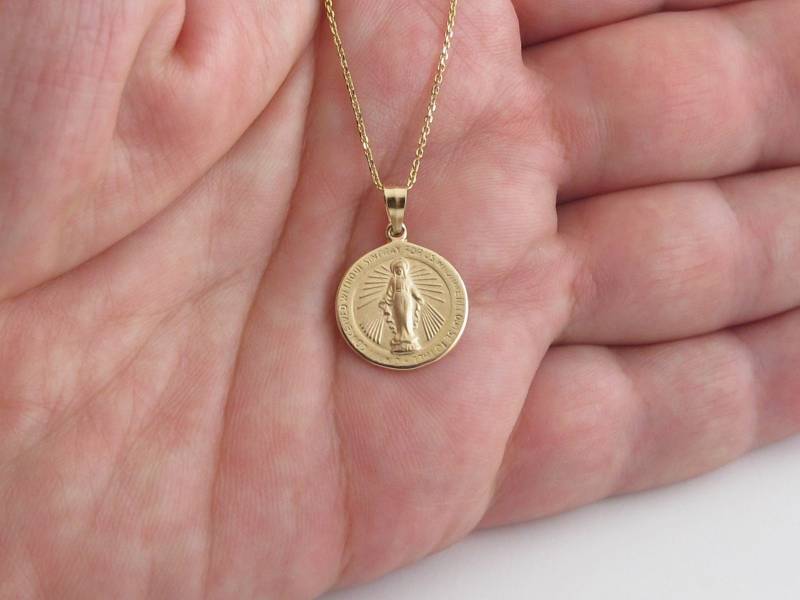 14K Solid Gelbgold Jungfrau Maria Anhänger Halskette | 16-20 Zoll von Karatcaratjewelry