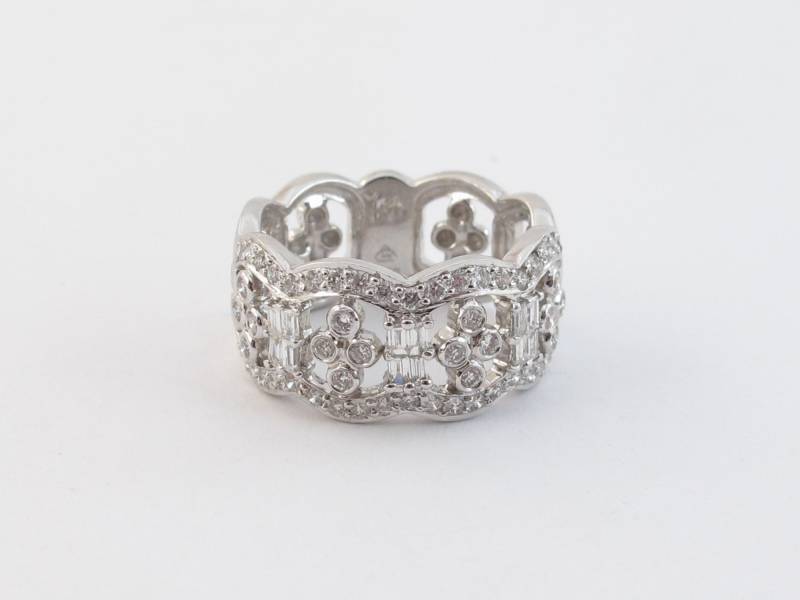 Diamant Eternity Jubiläum Band 14K Weißgold Ring Größe 7 von Karatcaratjewelry