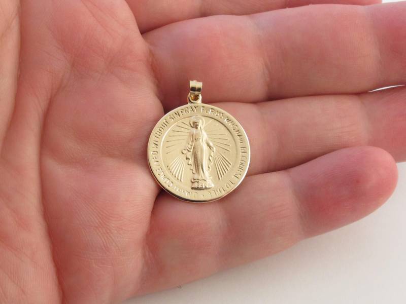 Echt 14K Gelbgold Jungfrau Maria Charm Anhänger - Wunderbare Medaille Erhältlich in Weißgold von Karatcaratjewelry