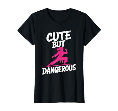Niedliche, Aber gefährliche japanische Kampfsportarten, lustige Karate-Mädchen T-Shirt von Karate Lover Apparel