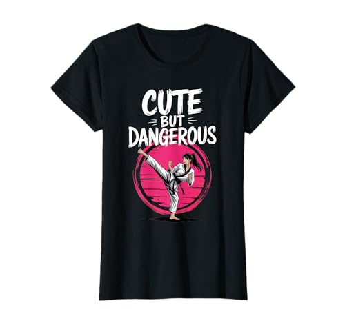 Niedliche, Aber gefährliche lustige japanische Karate-Mädchen Kampfsport T-Shirt von Karate Lover Apparel