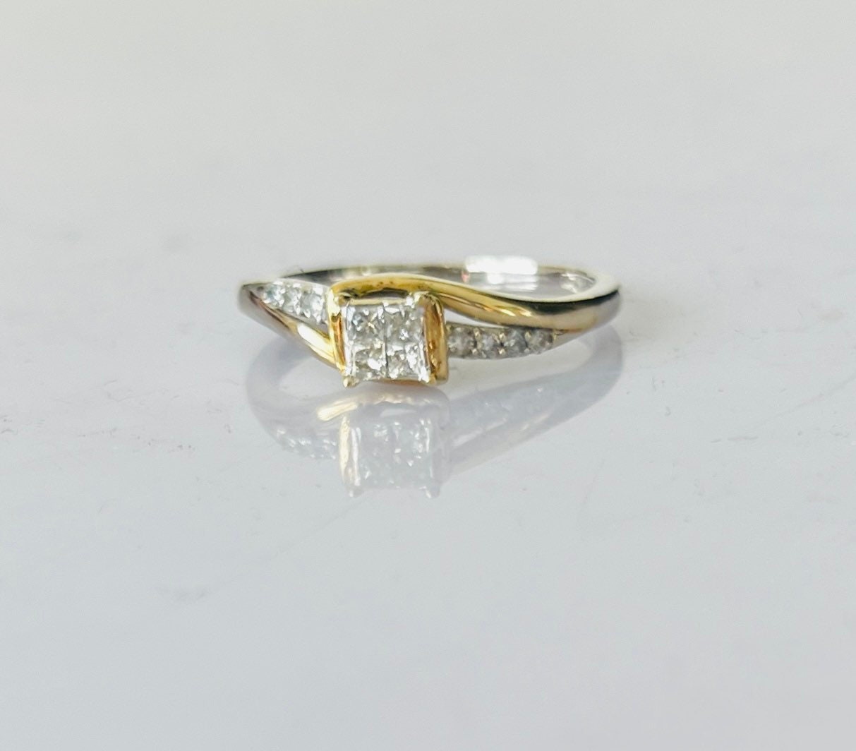 10 Kt Solid Gold Zweifarbiger Ring Diamant Verlobungsring/Versprechen Oder Anniversay ..günstiger Preis von KaratnCaratsJewelry
