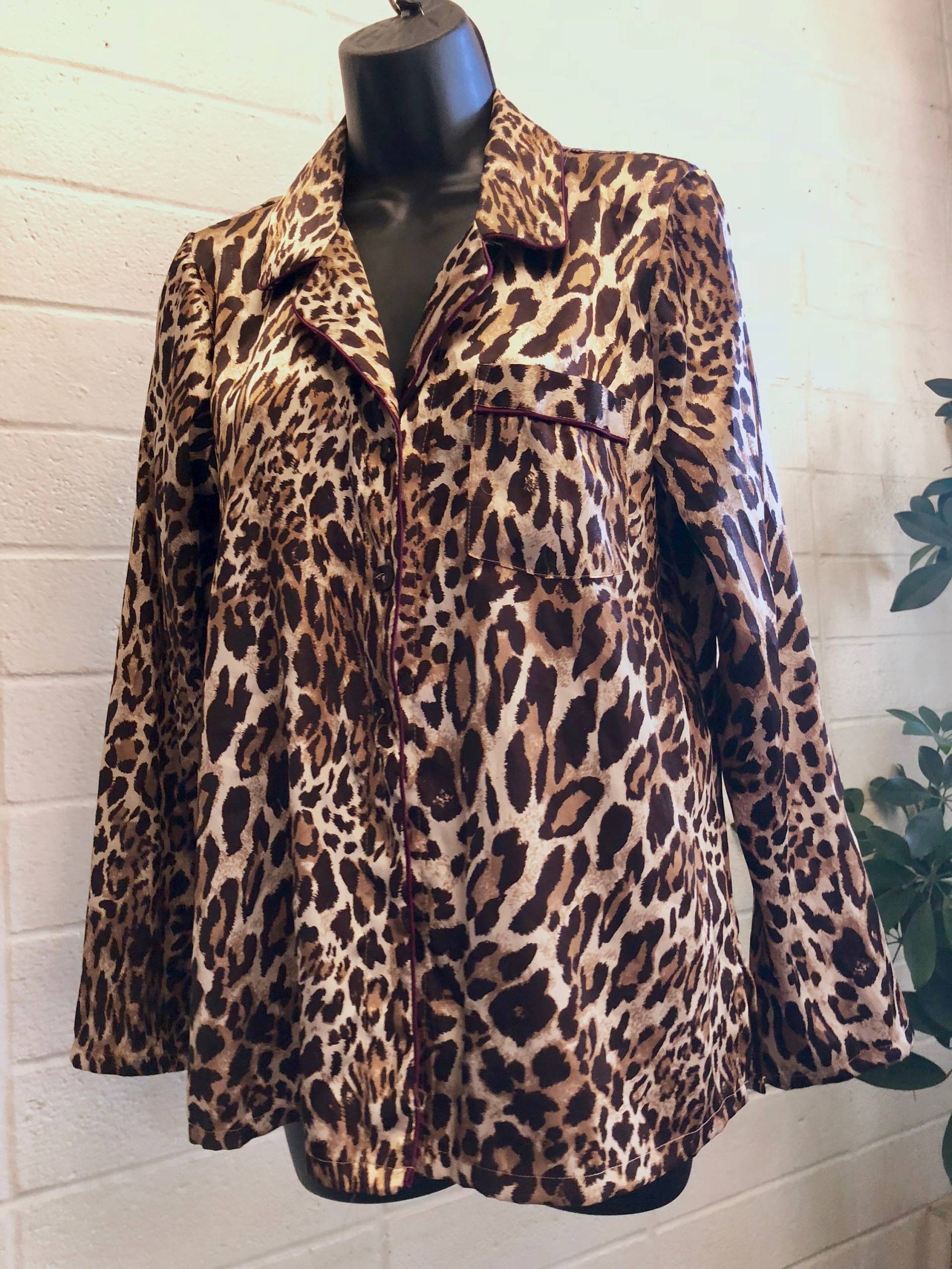 Shiny Geparden Shirt Loose Fit/ Kastenförmig/Animal Print Rave Rockabilly Shiny Geparden Shirt Loose Fit/ Kastenförmig/Animal Print Rave Rockabilly von KareenaSweetVintage