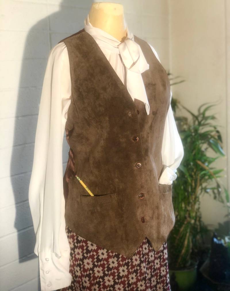 Vgt Wildlederweste Aus Leichtem Leder Mit Taschen Und Braunem Ziegenleder von KareenaSweetVintage