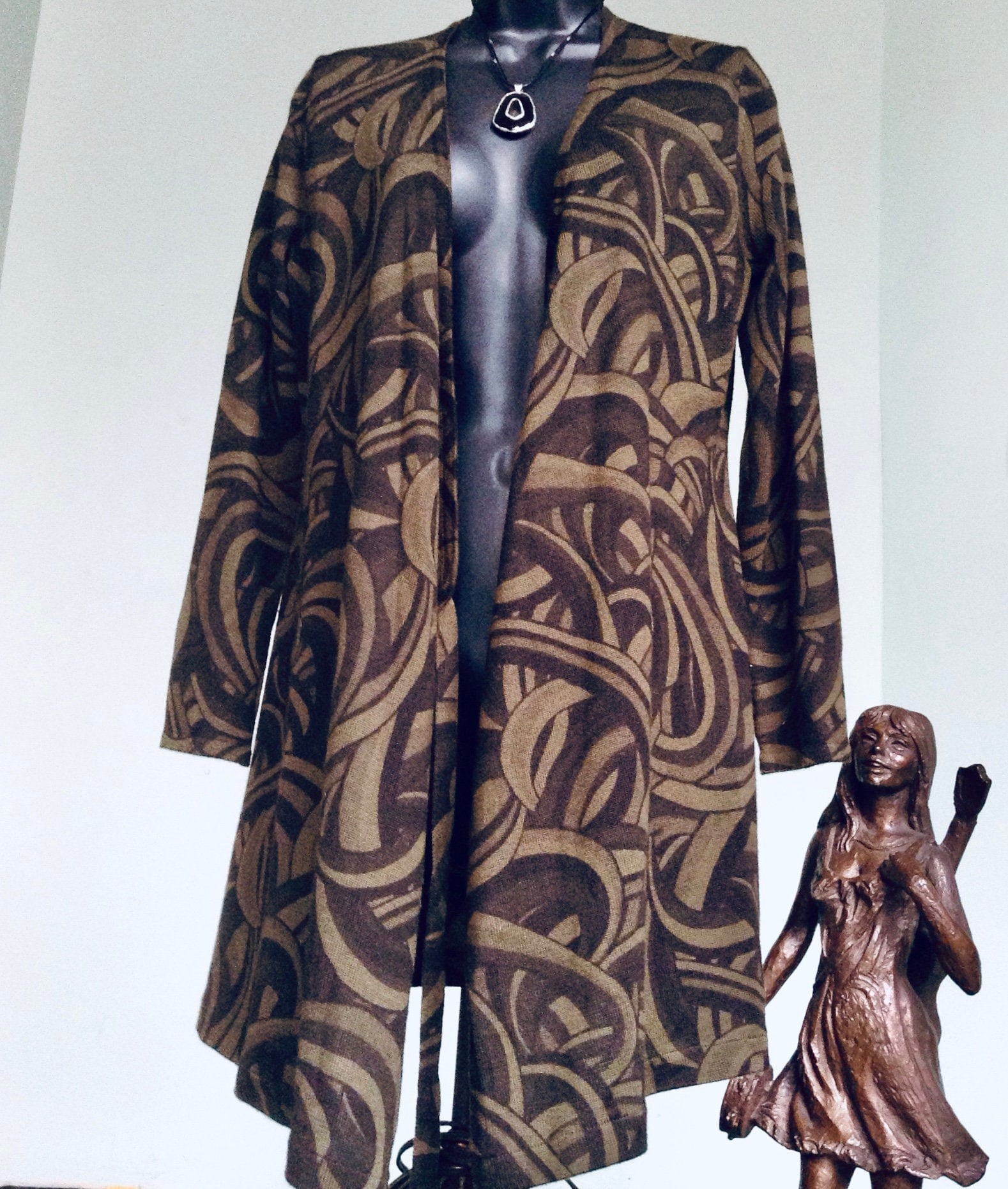 Wolle Wickelkleid Vgt Nena Leonard/Art Deco Print Olivebraun Schwarz Variable Größe von KareenaSweetVintage