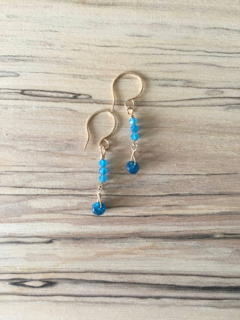 Neon Blau Apatit Ohrringe Neon Blau Apatit Ohrringe von KarenHybertsenDesign