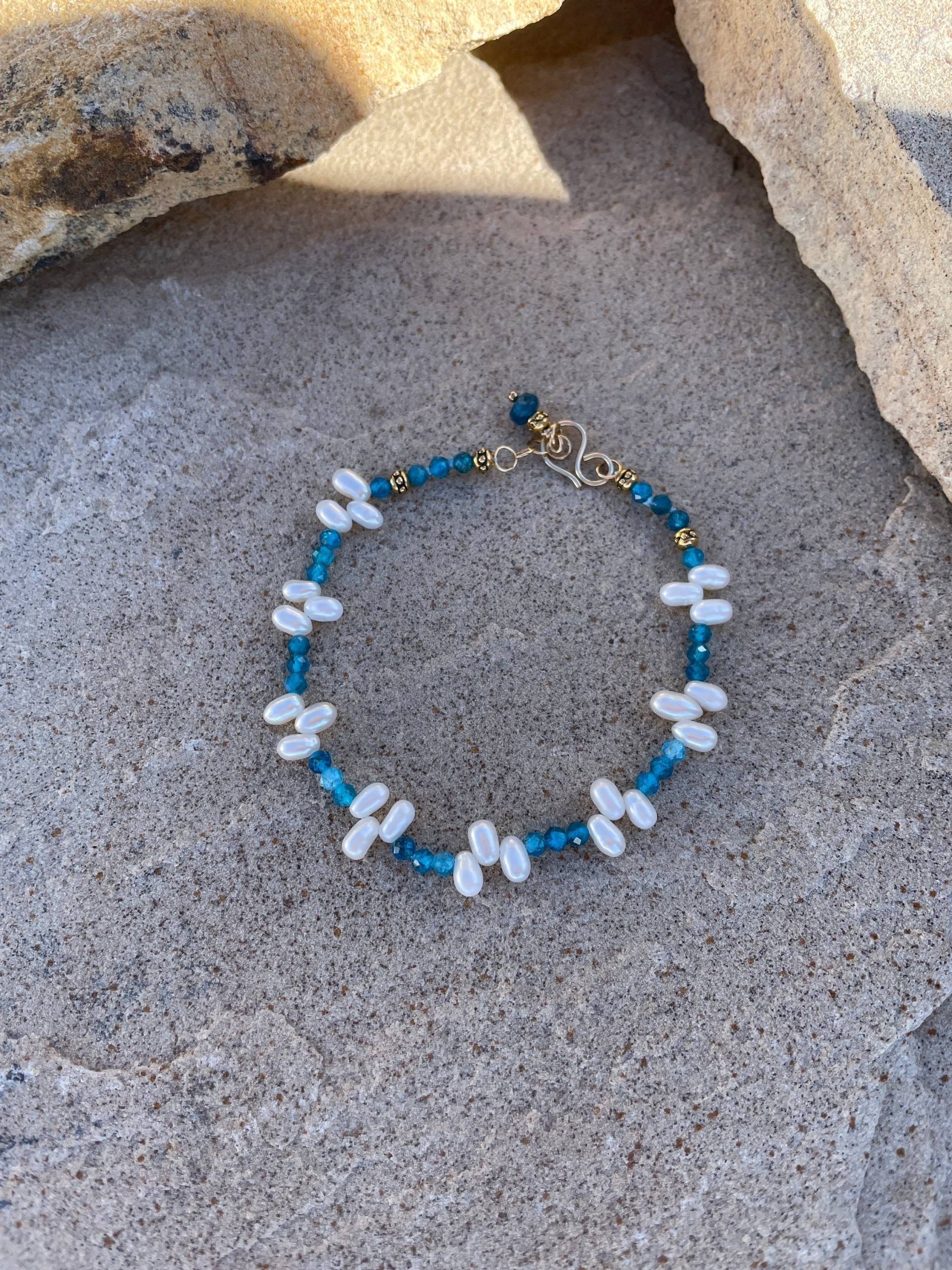 Perlen Und Apatit Armband Perlen Und Apatit Armband von KarenHybertsenDesign