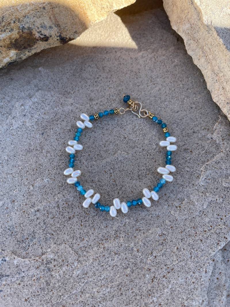 Perlen Und Apatit Armband Perlen Und Apatit Armband von KarenHybertsenDesign