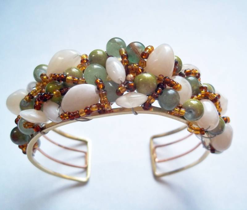 Perlen Gepflastert Und Alles Metall Manschette Armband Perlen Gepflastert Und Alles Metall Manschette Armband von KarenLeabo