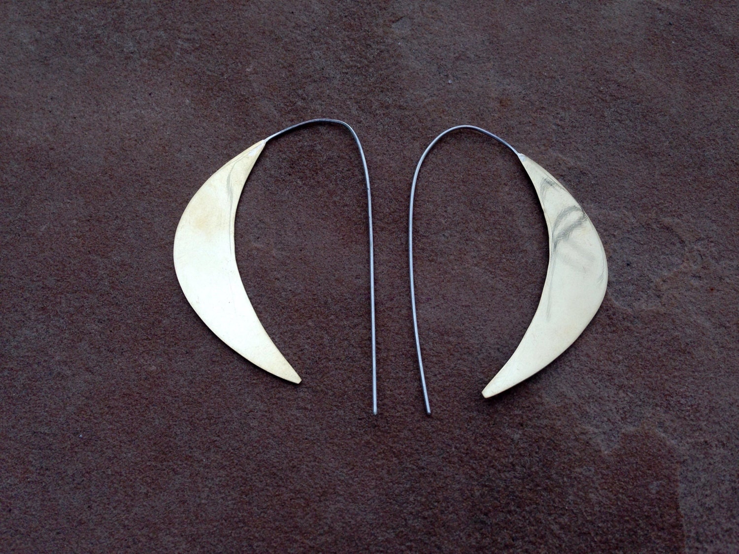 Große Halbmond-Ohrringe Aus Messing Große Halbmond-Ohrringe Aus Messing von KarenLutherJewelry