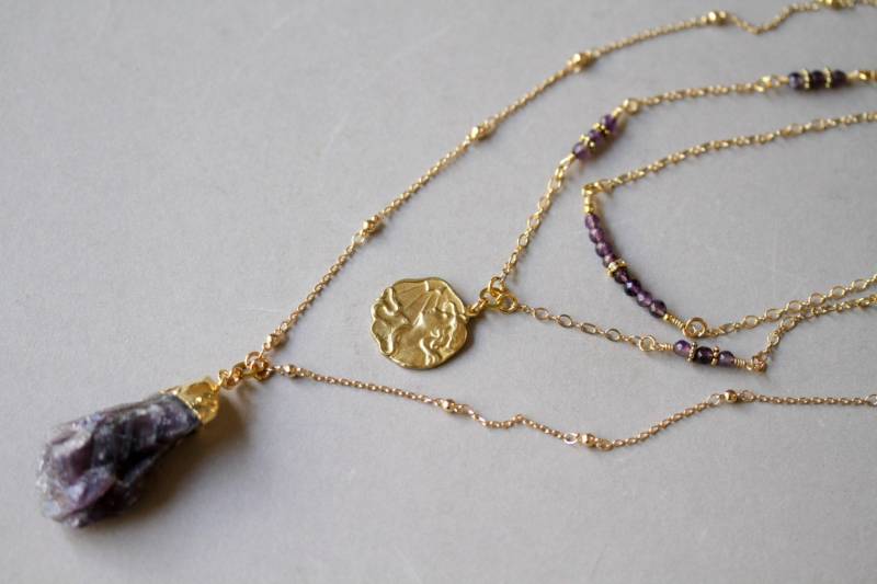 Amethyst Nugget Anhänger Dreireihiger Goldanhänger, Februar Geburtsstein von Karenda
