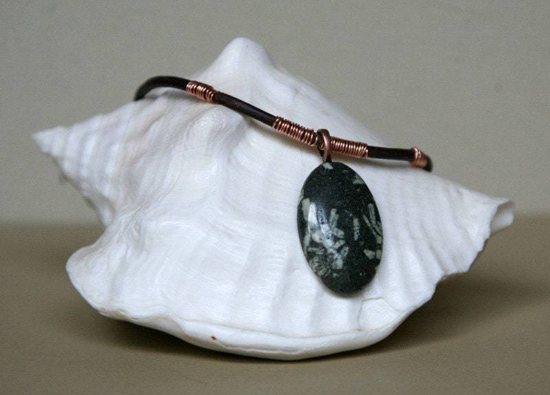 Herren Edelstein Anhänger Leder Corded Kupfer Halskette Mit Akzent von Karenda