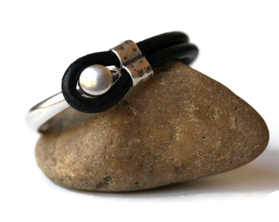 Herren Glatt Schwarz Oder Schokobraun Leder Halb Manschetten Silber Haken Verschluss Armband von Karenda