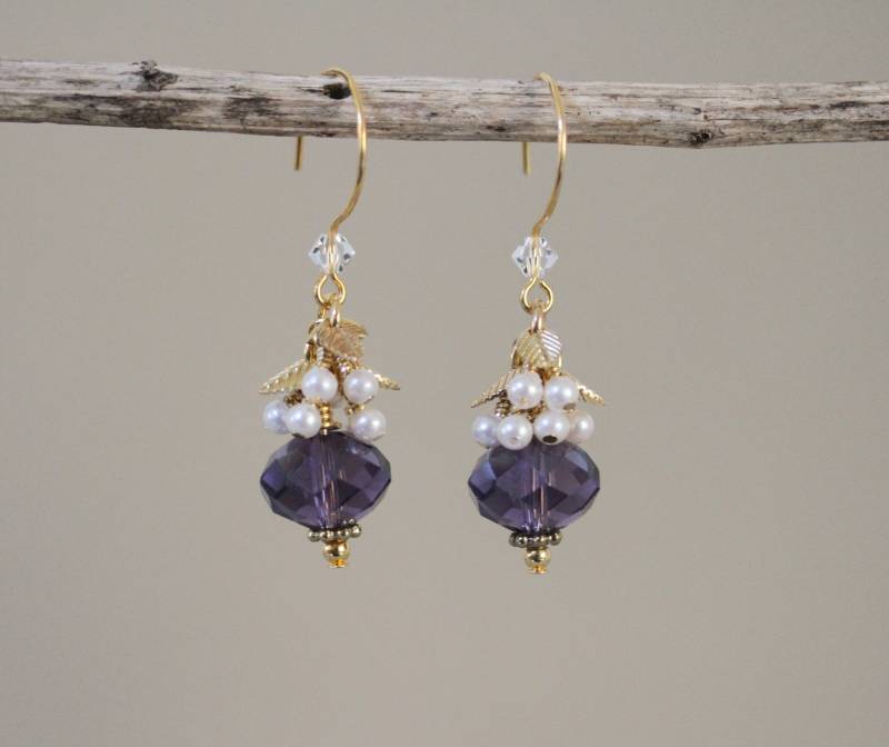 Lila Rhondelle Perlen Ohrringe Vergoldete Ohrringe von Karenda